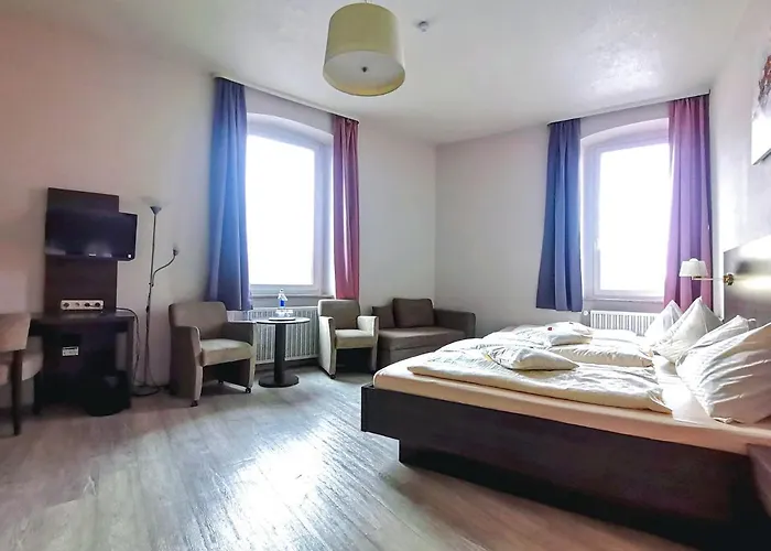 Kitzinger Hof An Der B8 كيتسينغن