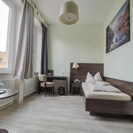Kitzinger Hof An Der B8 ホテル