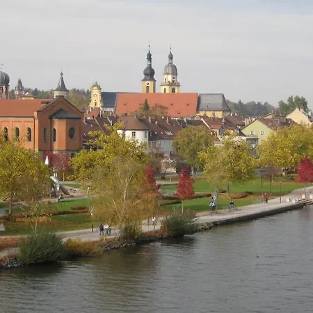 Kitzinger Hof An Der B8 3*